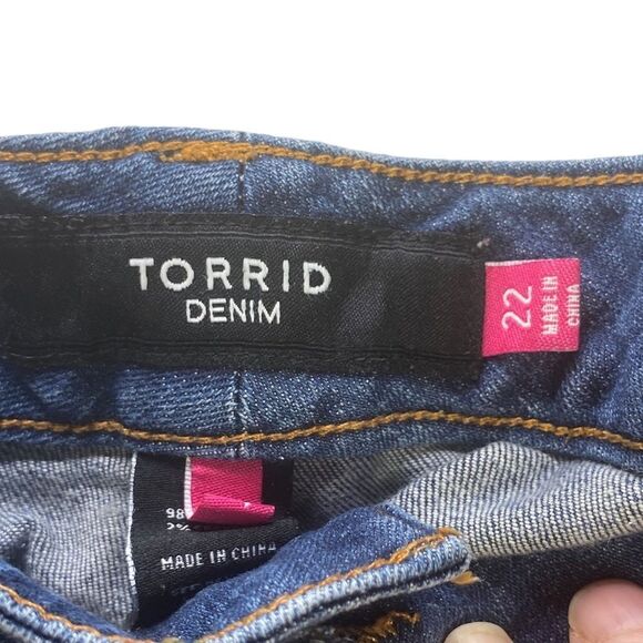 Torrid Wm’s Sz 22 Medium Wash High Rise Distressed Raw Hem Denim Jeans - Picture 4 of 4